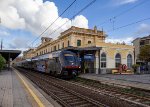 A Hitachi "Rock" EMU poses next to the Sestri Levante Station 